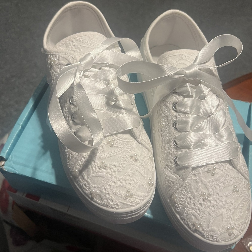 Bridal Wedding Day NEW White Lace-Up Sneakers Size 7.5 US (5 UK ) Dancing Shoes